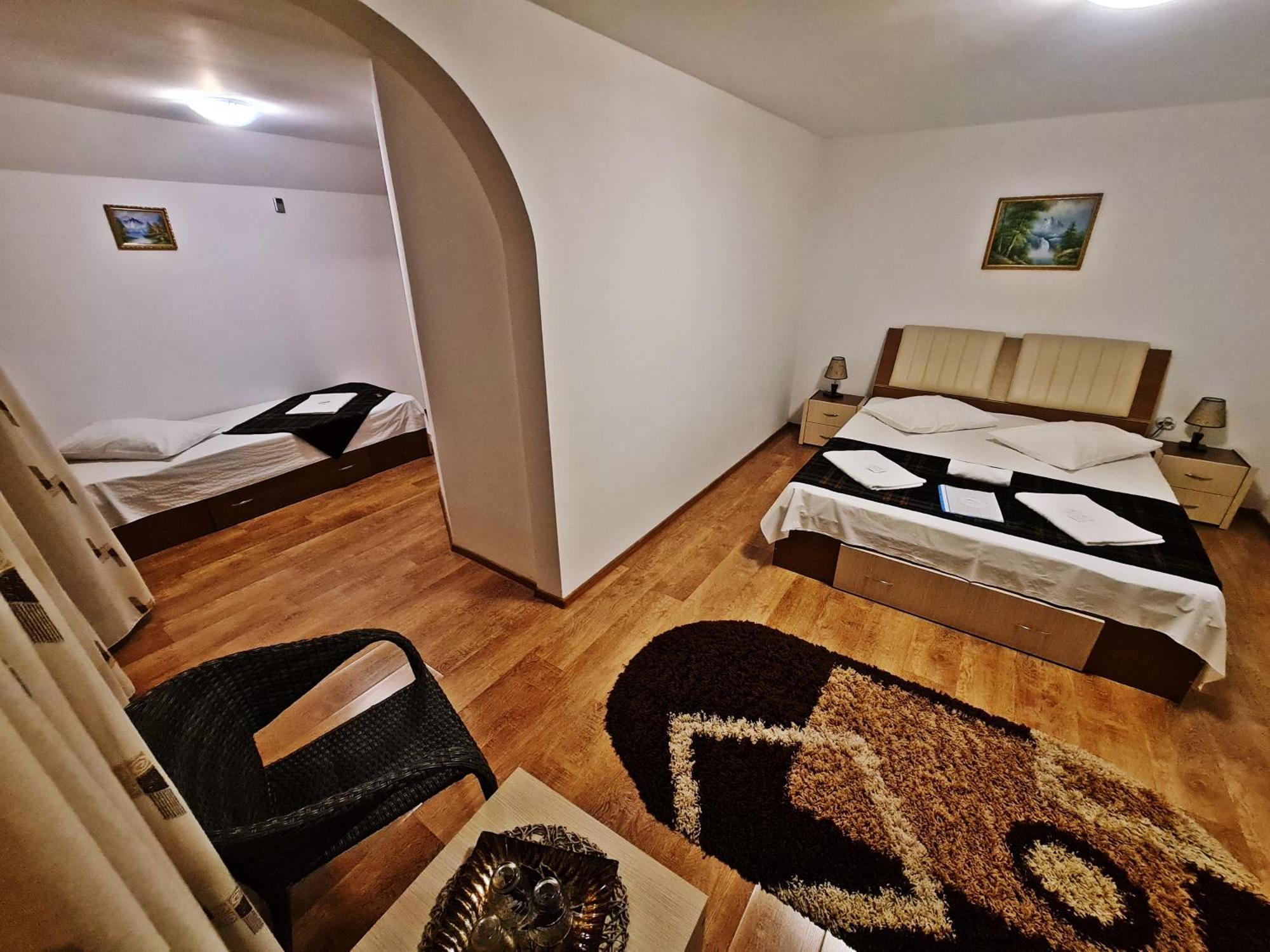 Отель Casa Leu Куртя-де-Арджеш Экстерьер фото
