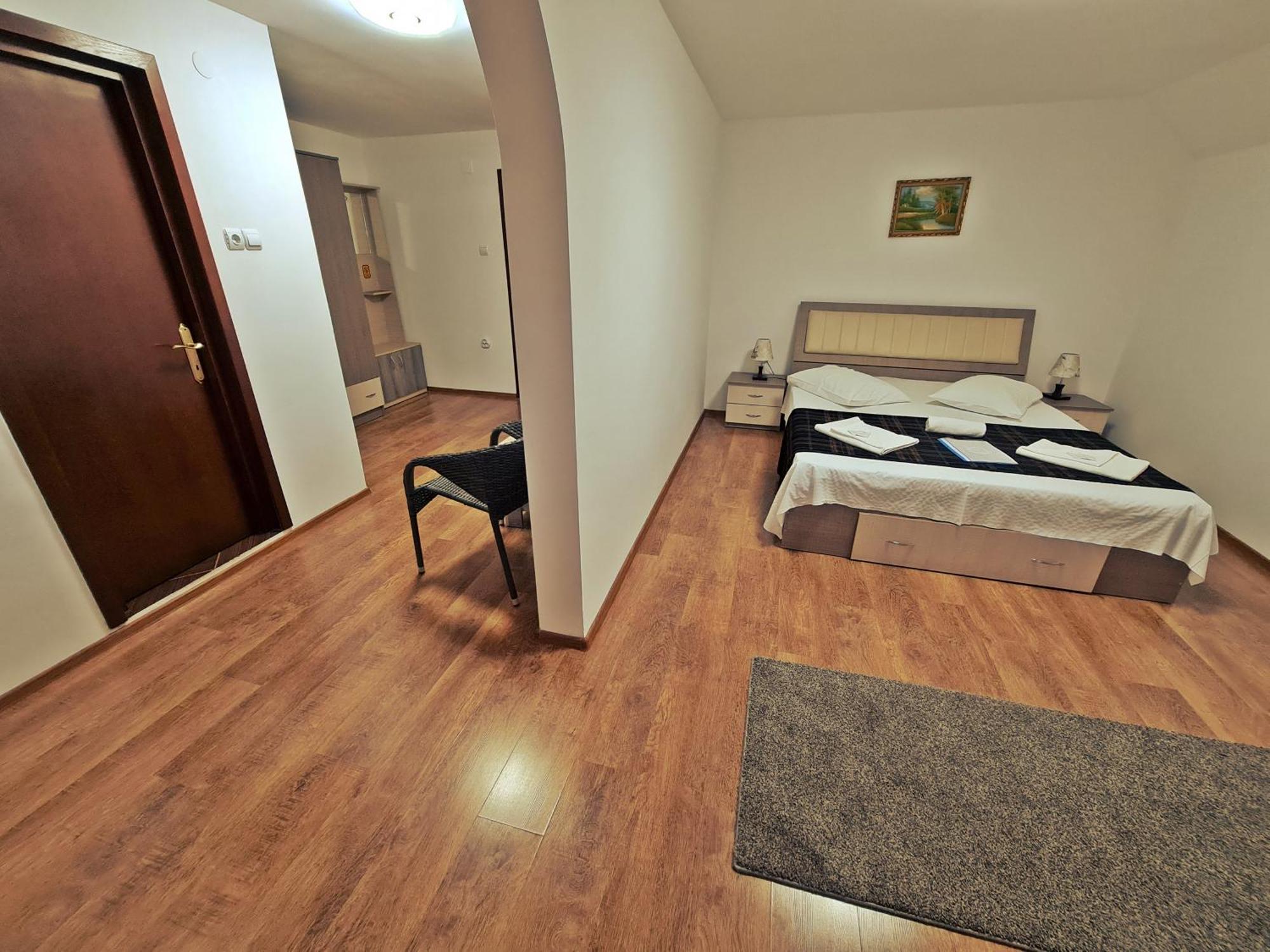 Отель Casa Leu Куртя-де-Арджеш Экстерьер фото